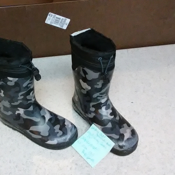 Other - Boys/youth size 13/1. Snow/winter boots Other - Boys/youth size 13/1. Snow/winter boots